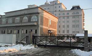 吉林省琿春市法院智能無(wú)軌懸浮門(mén)工程案例 - 中出網(wǎng)-智能出入口與停車(chē)充電門(mén)戶(hù)