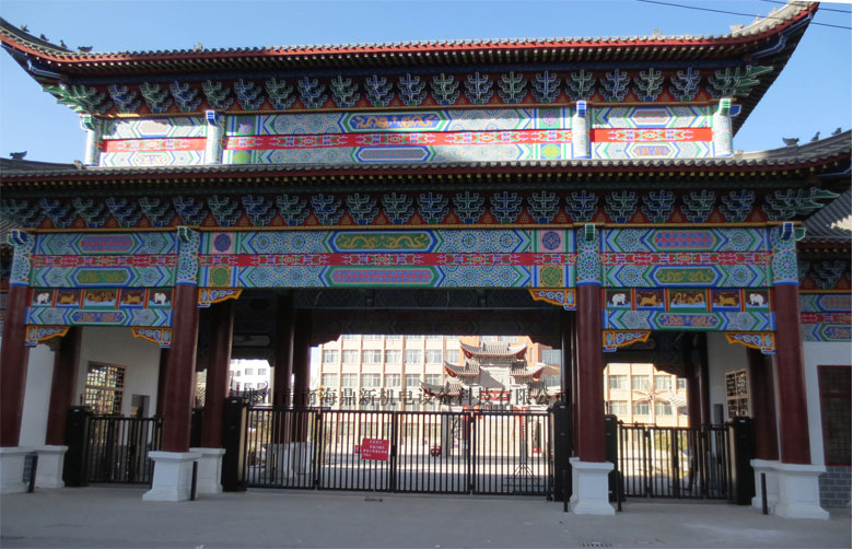 甘肅省民樂(lè)縣第一中學(xué)智能無(wú)軌懸浮門(mén)工程案例 - 中出網(wǎng)-智能出入口與停車(chē)充電門(mén)戶(hù)