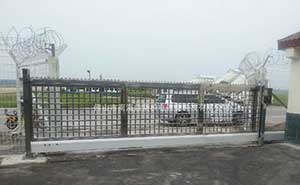 濟(jì)南飛機(jī)場智能無軌懸浮門工程案例 - 中出網(wǎng)-智能出入口與停車充電門戶