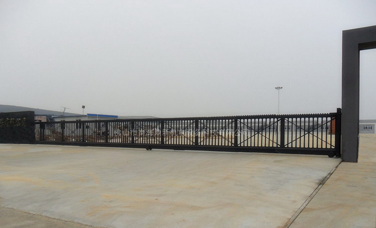 成都華陽物流（20米懸浮門）工程案例 - 中出網(wǎng)-智能出入口與停車充電門戶