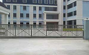 廣州增城匹燕匹公司智能無軌懸浮門工程案例 - 中出網(wǎng)-智能出入口與停車充電門戶