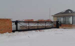 嘉滿（營口）化工有限公司智能無軌懸浮門工程案例 - 中出網-智能出入口與停車充電門戶