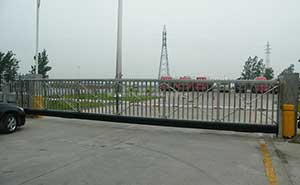 東浩潤滑油有限公司-石化總廠智能無軌懸浮門工程案例 - 中出網-智能出入口與停車充電門戶