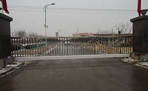 天津源泉市政工程有限公司智能無軌懸浮門工程案例 - 中出網(wǎng)-智能出入口與停車充電門戶