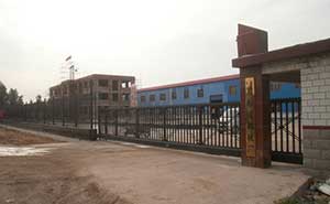 唐山市豐潤(rùn)區(qū)彬誠機(jī)械廠智能無軌懸浮門工程案例 - 中出網(wǎng)-智能出入口與停車充電門戶