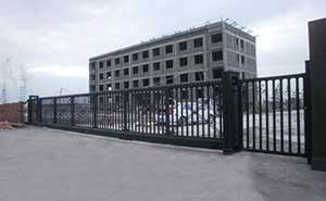 新疆石河子種子有限公司智能無軌懸浮門工程案例 - 中出網(wǎng)-智能出入口與停車充電門戶