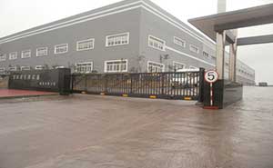 重慶新紅旗缸蓋制造有限公司智能無軌懸浮門工程案例 - 中出網(wǎng)-智能出入口與停車充電門戶