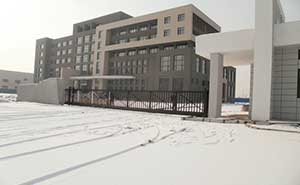 吉林省新譽(yù)投資有限公司智能無(wú)軌懸浮門(mén)工程案例 - 中出網(wǎng)-智能出入口與停車(chē)充電門(mén)戶(hù)