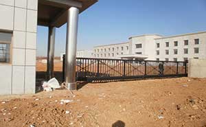 吉林吉福參藥業(yè)智能無(wú)軌懸浮門(mén)工程案例 - 中出網(wǎng)-智能出入口與停車(chē)充電門(mén)戶(hù)