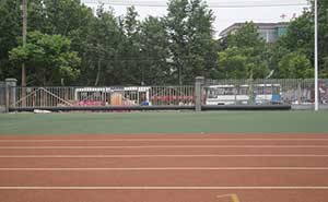 邯鄲市峰峰礦區(qū)市十三中學(xué)體育場(chǎng)智能無軌懸浮門工程案例 - 中出網(wǎng)-智能出入口與停車充電門戶