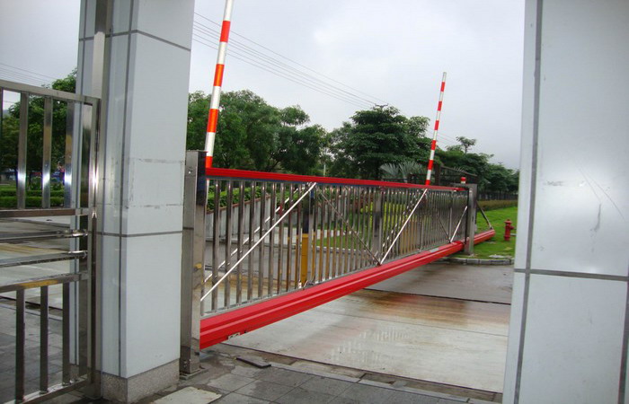 廈門惠爾康食品有限公司智能無(wú)軌懸浮門工程案例 - 中出網(wǎng)-智能出入口與停車充電門戶