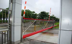 廈門惠爾康食品有限公司智能無軌懸浮門工程案例 - 中出網(wǎng)-智能出入口與停車充電門戶