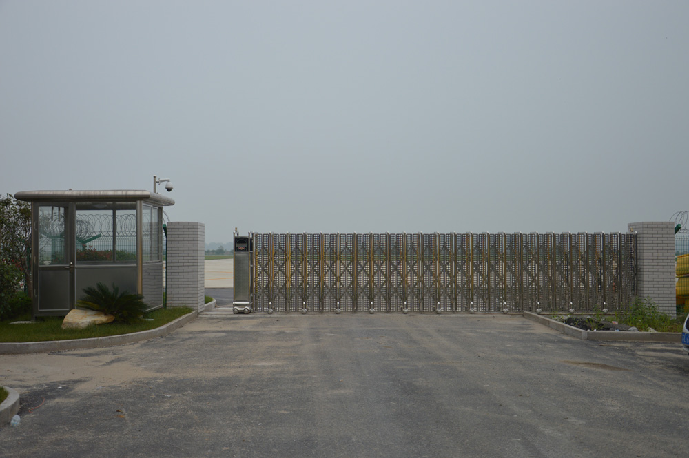 鎮(zhèn)江機(jī)場(chǎng)智能安全伸縮平移門工程案例 - 中出網(wǎng)-智能出入口與停車充電門戶