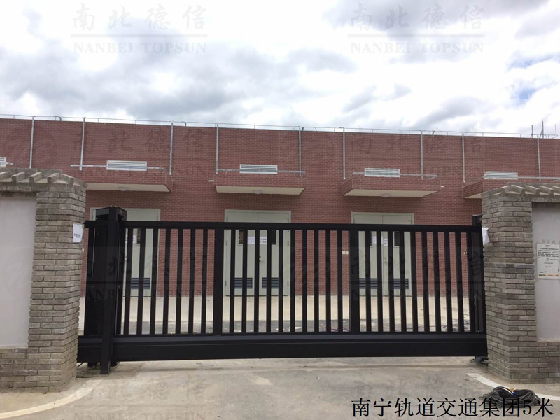 南寧軌道交通集團(tuán)5米智能安全伸縮平移門工程案例 - 中出網(wǎng)-智能出入口與停車充電門戶