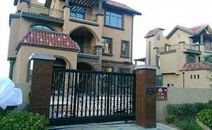 龍口南山別墅區(qū)智能安全伸縮平移門工程案例