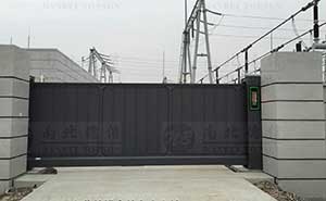 湖北仙桃市仙東變電站808LP智能安全伸縮平移門工程案例 - 中出網(wǎng)-智能出入口與停車充電門戶