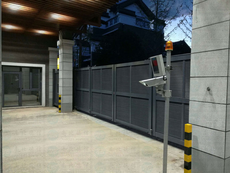 承德江南?？?開泰LB智能安全伸縮平移門工程案例 - 中出網(wǎng)-智能出入口與停車充電門戶