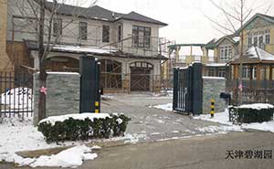 碧湖園智能安全伸縮平移門工程案例 - 中出網(wǎng)-智能出入口與停車充電門戶