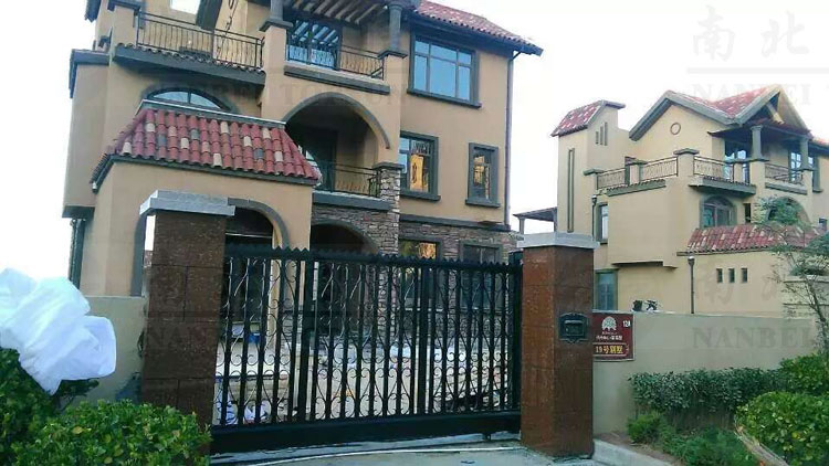 龍口南山別墅區(qū)1智能安全平移門工程案例 - 中出網-智能出入口與停車充電門戶