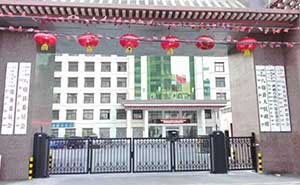 八宿縣人民政府智能懸折門工程案例 - 中出網(wǎng)-智能出入口與停車充電門戶