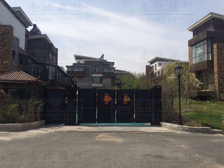 吉林長(zhǎng)春私人別墅智能懸折門工程案例 - 中出網(wǎng)-智能出入口與停車充電門戶