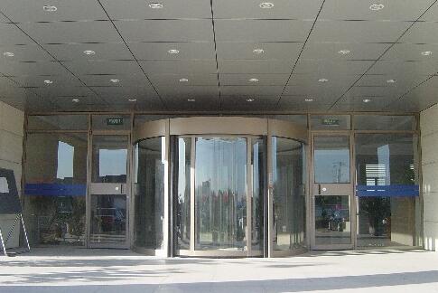 三伊電子旋轉門案例 - 中出網-智能出入口與停車充電門戶