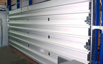 背筋工業(yè)門