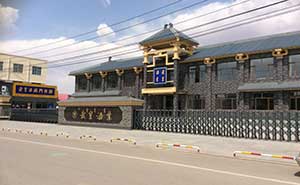 武皇酒業(yè)伸縮門案例 - 中出網(wǎng)-智能出入口與停車充電門戶