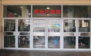 西安火車站肯德基門案例 - 中出網(wǎng)-智能出入口與停車充電門戶