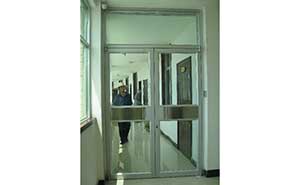 鎮(zhèn)平新興光學肯德基門案例 - 中出網(wǎng)-智能出入口與停車充電門戶