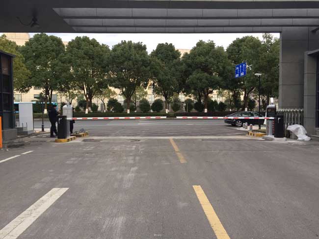 寧波均勝集團(tuán)車牌識別系統(tǒng)案例 - 中出網(wǎng)-智能出入口與停車充電門戶