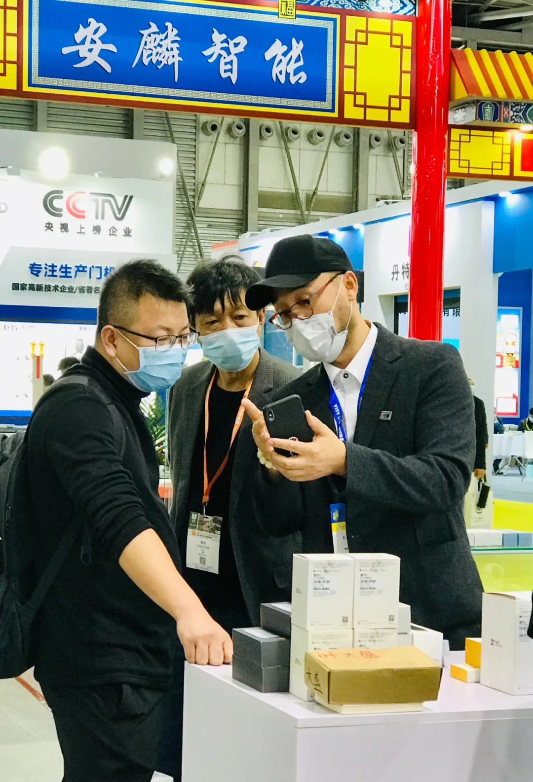 這是今年主推款之一聯吧手機開門