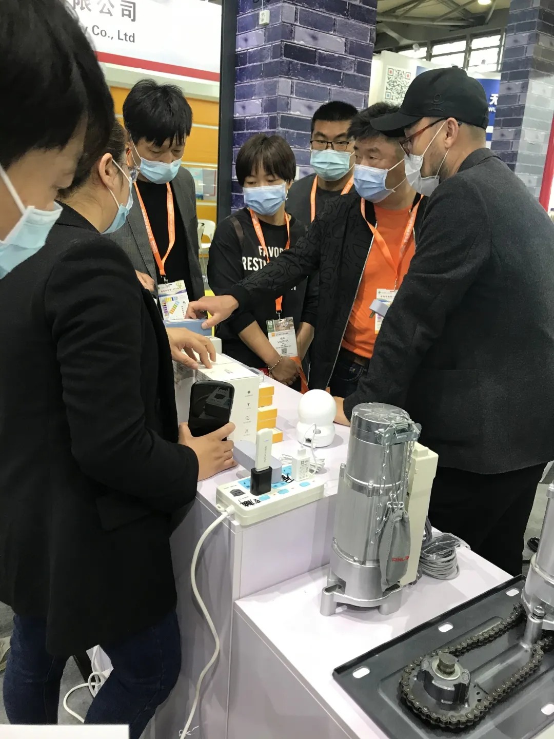 這是今年主推款之一聯吧手機開門