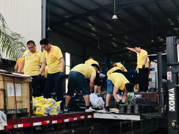 高溫下奮戰(zhàn)在一線的員工