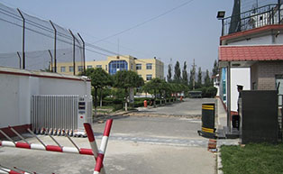 鞍山月明山監(jiān)獄伸縮門(mén)工程案例