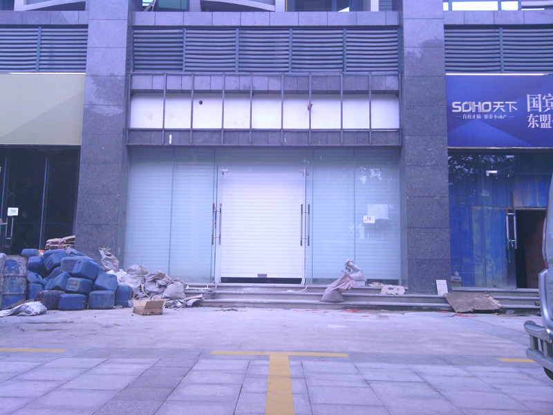 商鋪電動(dòng)鋁合金卷簾門(mén)案例 - 中出網(wǎng)-智能出入口與停車(chē)充電門(mén)戶(hù)