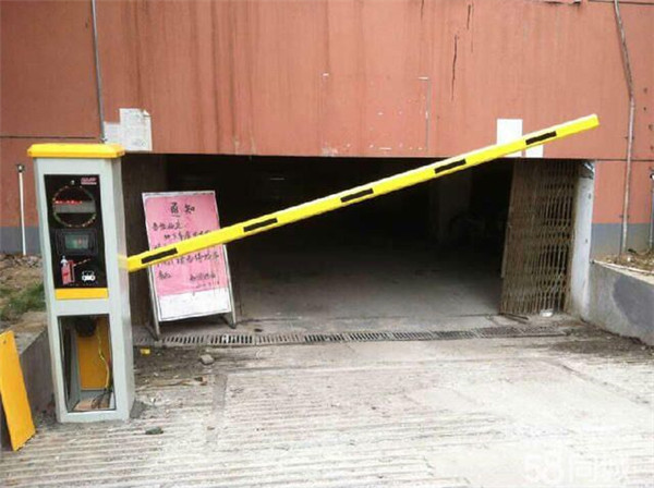 荷花池小區(qū)道閘案例 - 中出網(wǎng)-智能出入口與停車充電門戶