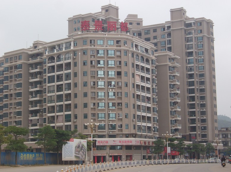 云霄泰景麗都卷簾門案例 - 中出網(wǎng)-智能出入口與停車充電門戶