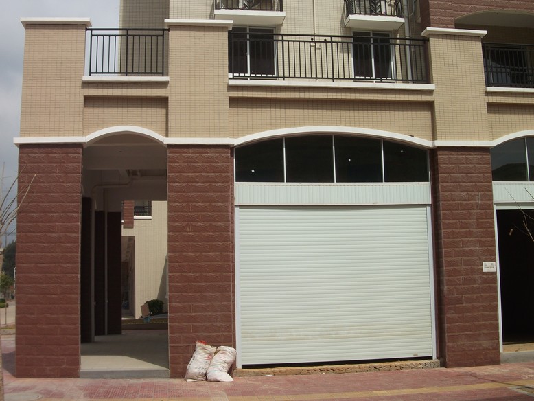 漳州常山鑫晟花園卷簾門案例 - 中出網(wǎng)-智能出入口與停車充電門戶