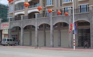 漳州常山瑞益花園卷簾門案例 - 中出網(wǎng)-智能出入口與停車充電門戶