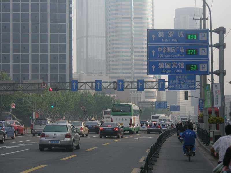 徐匯區(qū)城市停車誘導(dǎo)系統(tǒng)案例 - 中出網(wǎng)-智能出入口與停車充電門戶