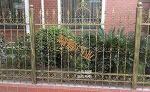 青浦世紀(jì)苑鐵藝護(hù)欄案例 - 中出網(wǎng)-智能出入口與停車(chē)充電門(mén)戶