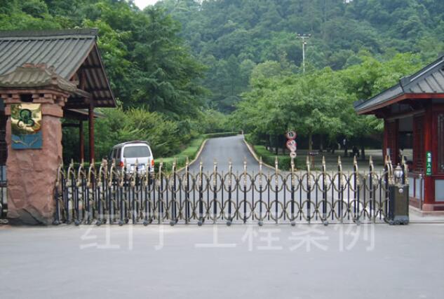 樂(lè)山大佛景區(qū)電動(dòng)伸縮門案例 - 中出網(wǎng)-智能出入口與停車充電門戶