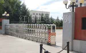 伊春職業(yè)學(xué)院伸縮門(mén)案例