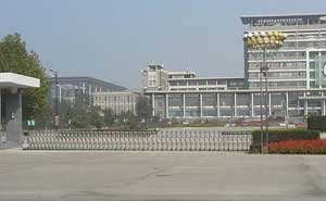 泰安泰山醫(yī)學(xué)院電動(dòng)伸縮門案例