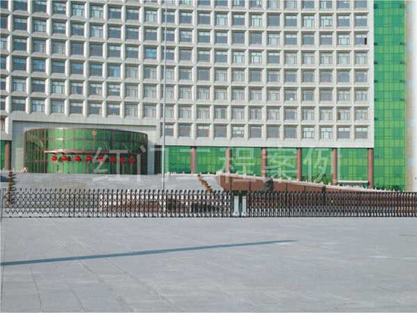 佳木斯人民政府伸縮門(mén)案例 - 中出網(wǎng)-智能出入口與停車(chē)充電門(mén)戶