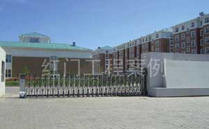 滿洲里現(xiàn)代房地產(chǎn)有限公司伸縮門案例