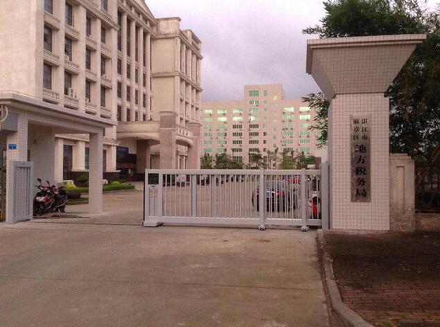 湛江市麻章區(qū)地方稅務局伸縮門案例 - 中出網-智能出入口與停車充電門戶