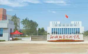 聊城職業(yè)技術(shù)學(xué)院電動伸縮門案例 - 中出網(wǎng)-智能出入口與停車充電門戶