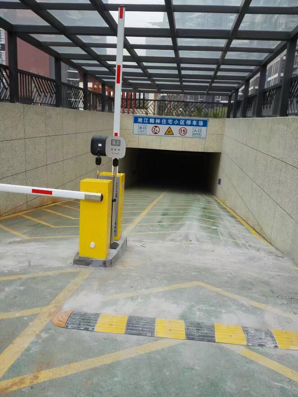 湘江瀚林小區(qū)道閘案例 - 中出網(wǎng)-智能出入口與停車充電門戶